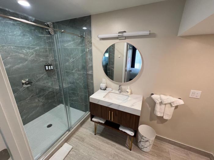 lighthouse inn and suites