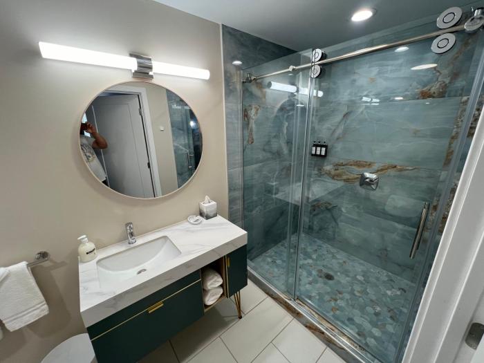 lighthouse inn and suites