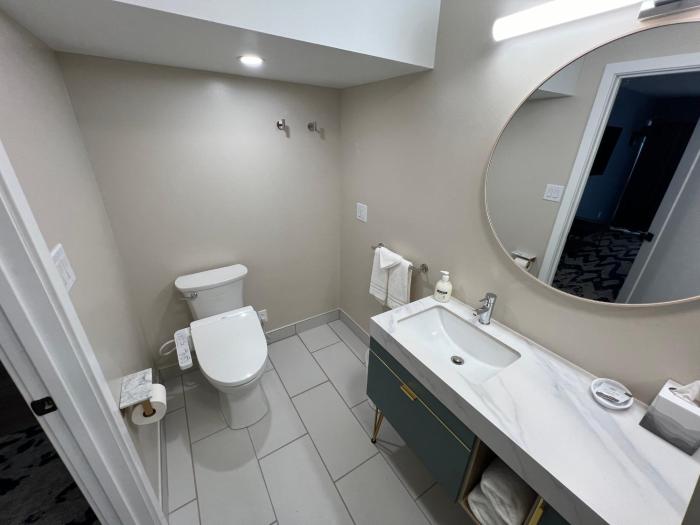 lighthouse inn and suites