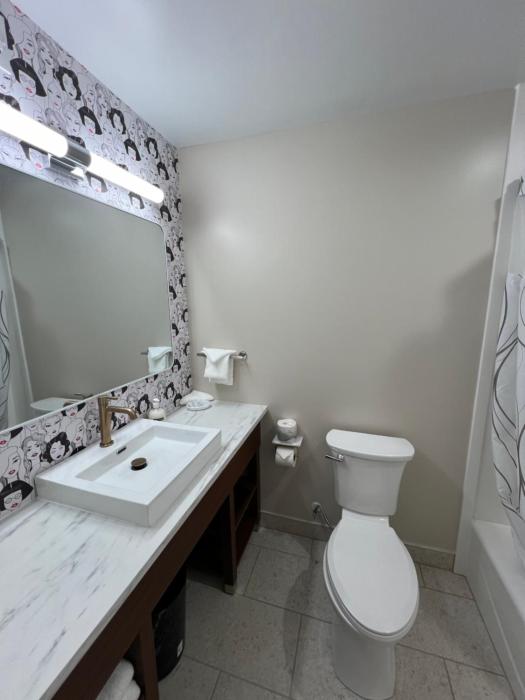 lighthouse inn and suites