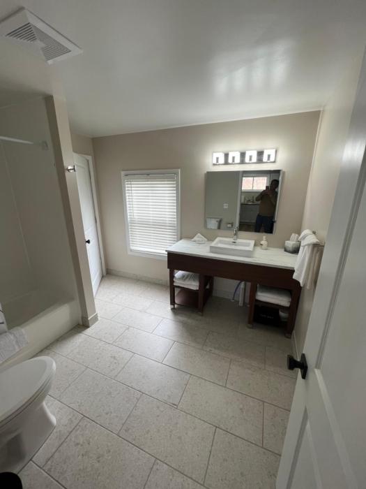 lighthouse inn and suites