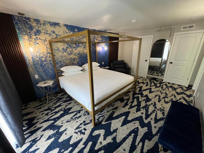 lighthouse inn and suites