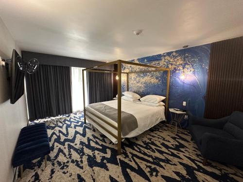 lighthouse inn and suites