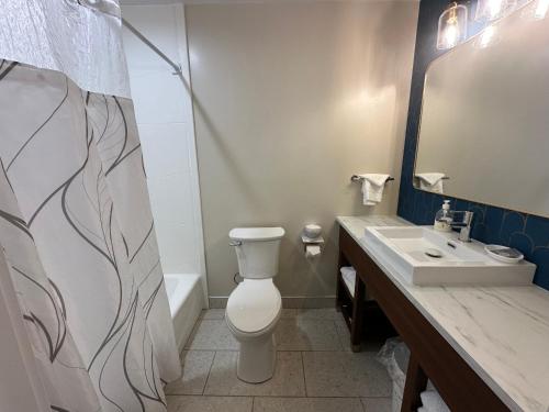 lighthouse inn and suites