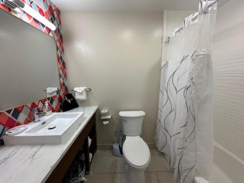lighthouse inn and suites