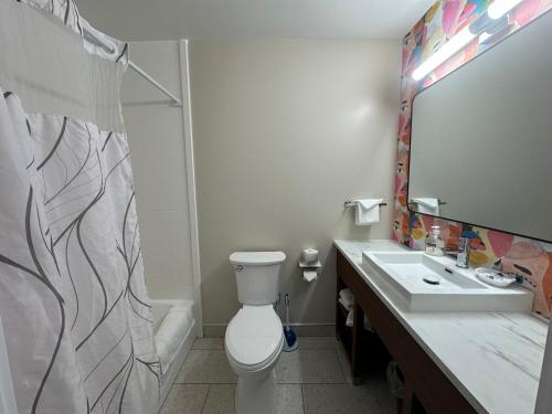 lighthouse inn and suites