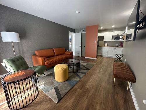 lighthouse inn and suites