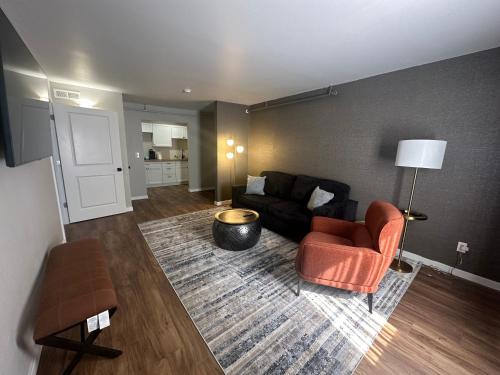 lighthouse inn and suites