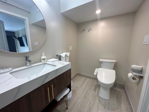 lighthouse inn and suites