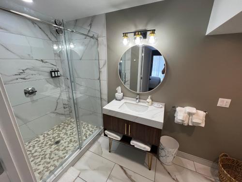 lighthouse inn and suites