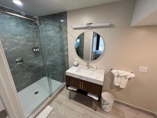 lighthouse inn and suites