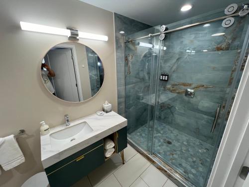 lighthouse inn and suites