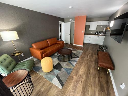 lighthouse inn and suites