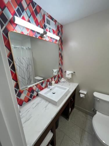 lighthouse inn and suites