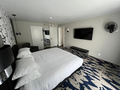lighthouse inn and suites