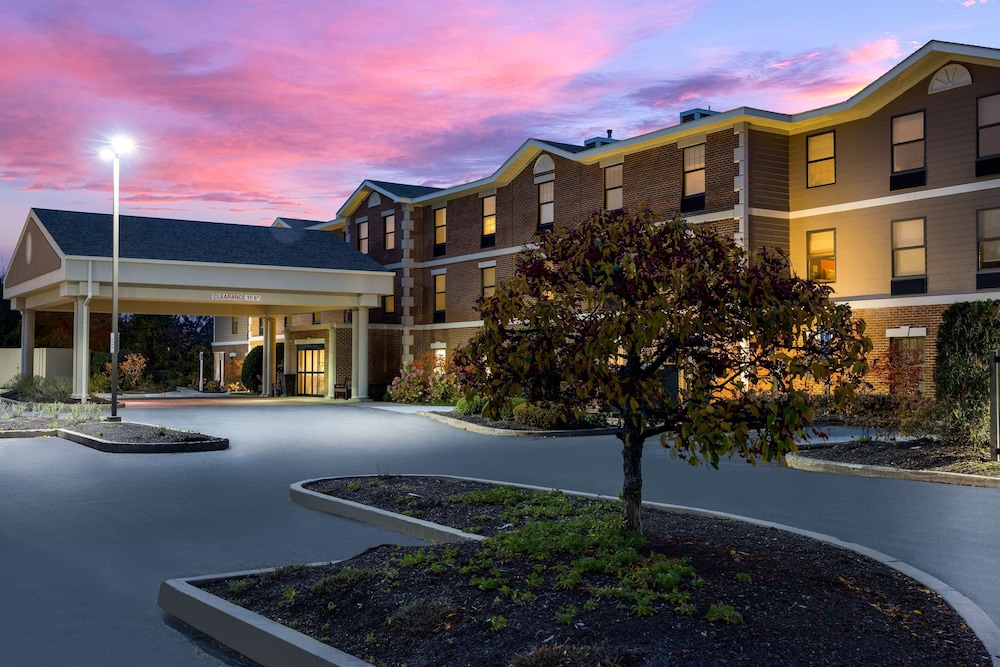 hampton inn and suites by hilton petoskey