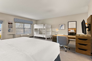 hampton inn and suites by hilton petoskey