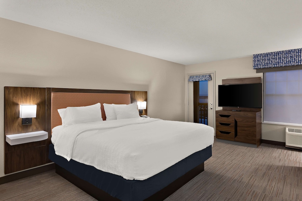 hampton inn and suites by hilton petoskey