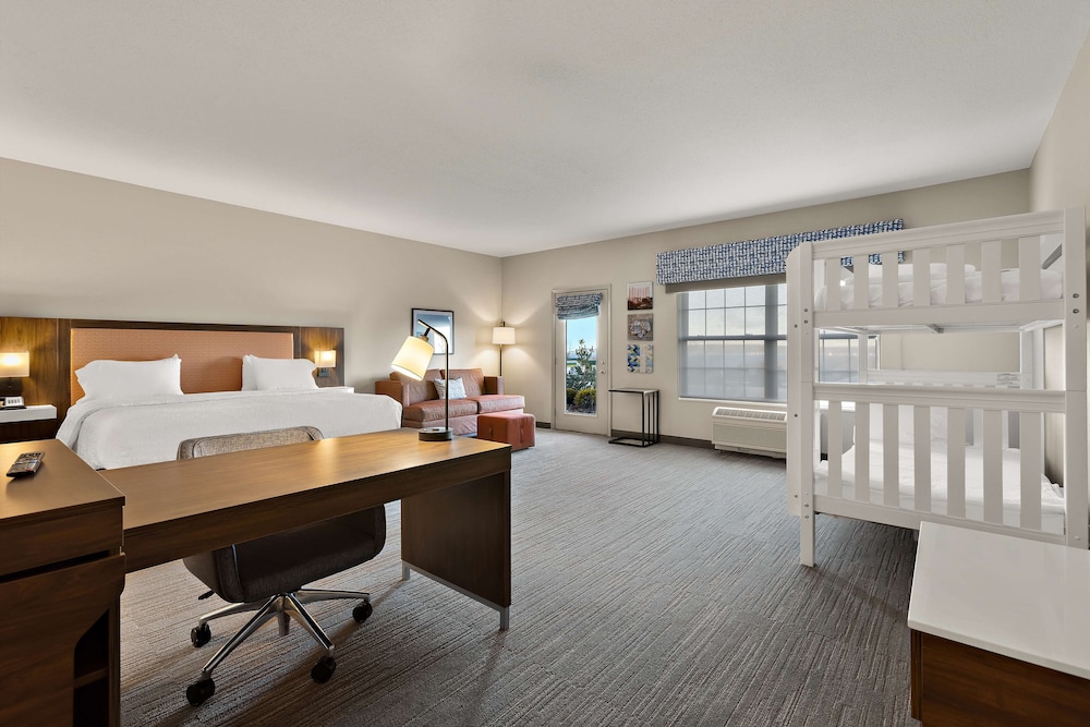 hampton inn and suites by hilton petoskey