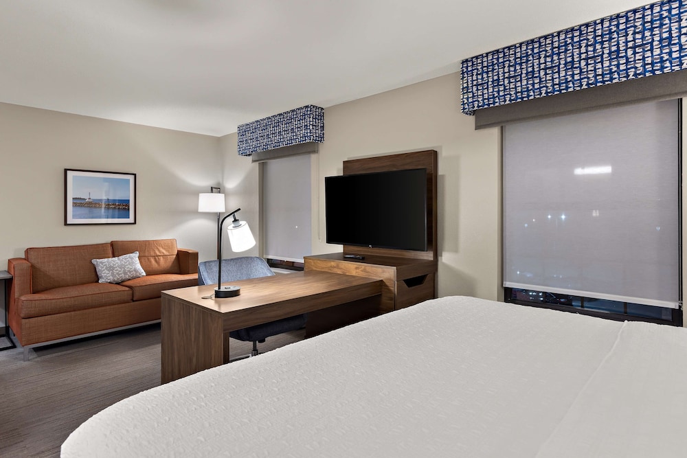 hampton inn and suites by hilton petoskey