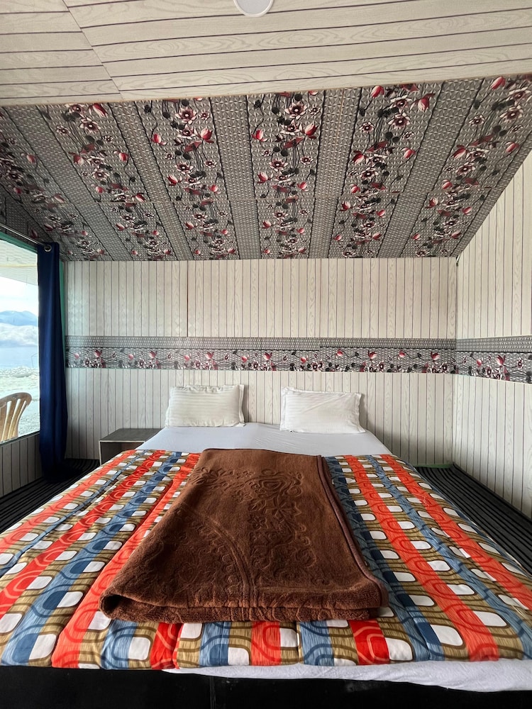 padma cottage pangong
