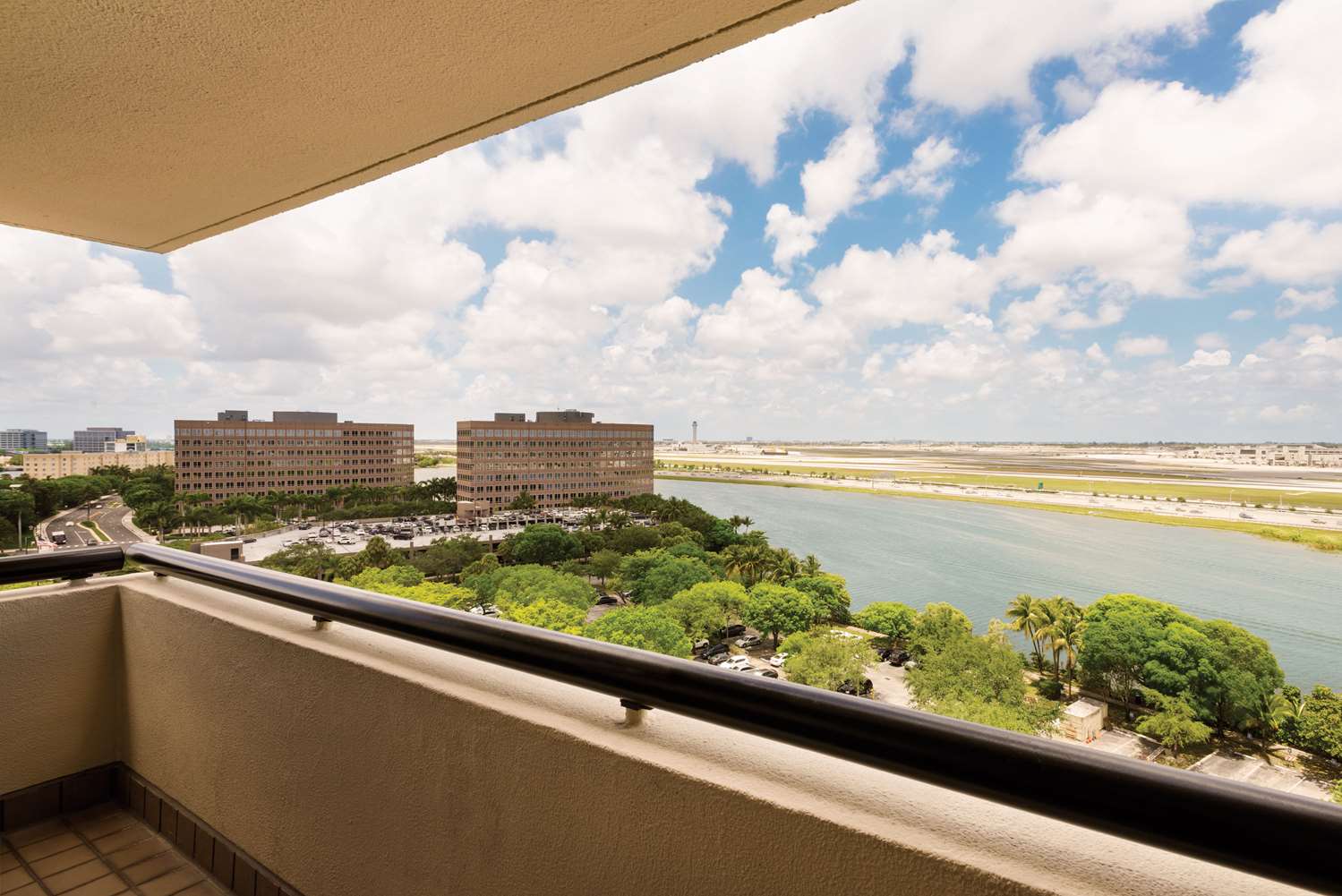 hilton miami airport blue lagoon