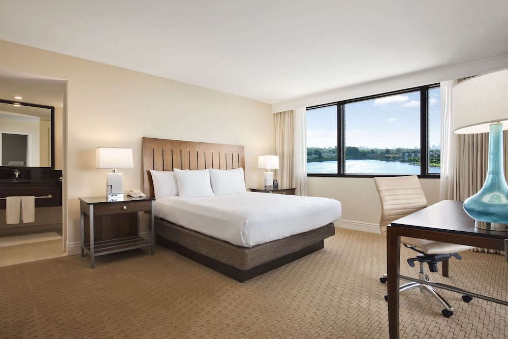 hilton miami airport blue lagoon