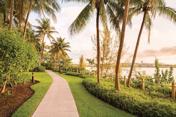 hilton miami airport blue lagoon