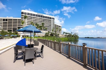 hilton miami airport blue lagoon