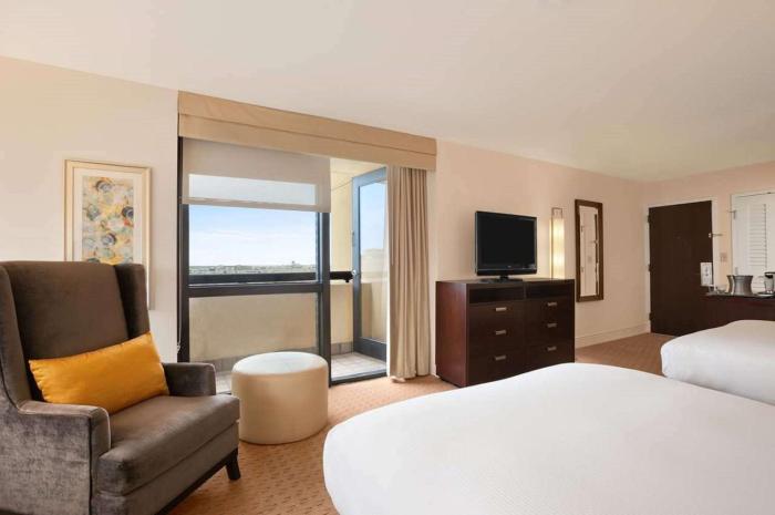 hilton miami airport blue lagoon