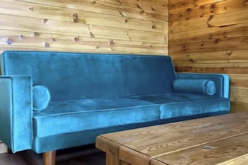 Inviting 1-Bed Cabin In Newmarket,,2 star