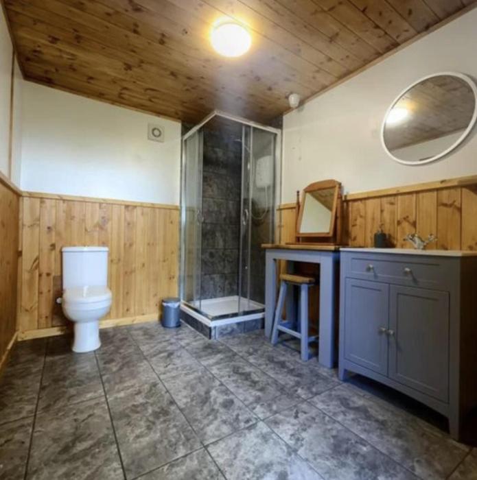 inviting 1 bed cabin in newmarket