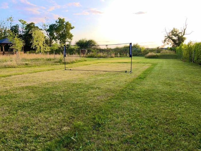inviting 1 bed cabin in newmarket