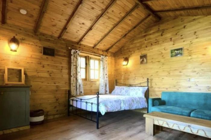 inviting 1 bed cabin in newmarket
