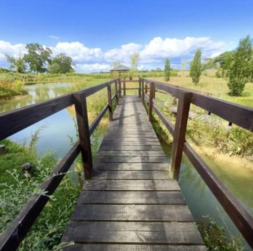 inviting 1 bed cabin in newmarket