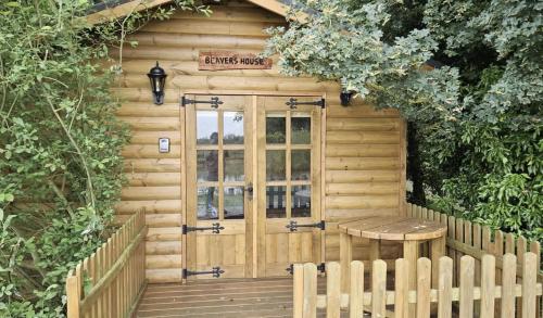 inviting 1 bed cabin in newmarket