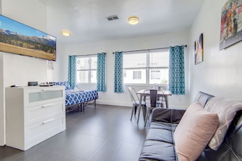 Chic Large Studio Apt Near Ocean Drive South Beach,636 6Th St,3 star