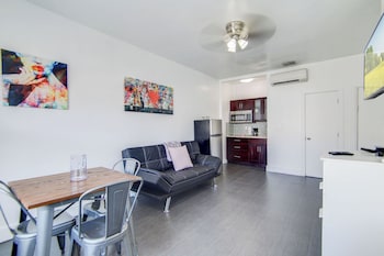 Chic Large Studio Apt Near Ocean Drive South Beach,636 6Th St,3 star
