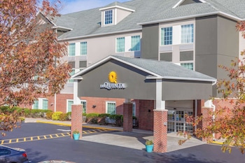 la quinta inn and suites by wyndham stonington mystic area