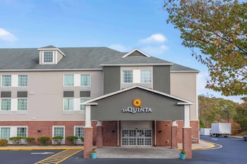 la quinta inn and suites by wyndham stonington mystic area