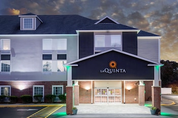 la quinta inn and suites by wyndham stonington mystic area