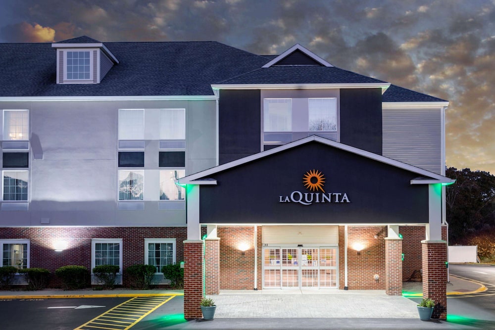 la quinta inn and suites by wyndham stonington mystic area