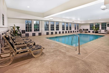 la quinta inn and suites by wyndham stonington mystic area