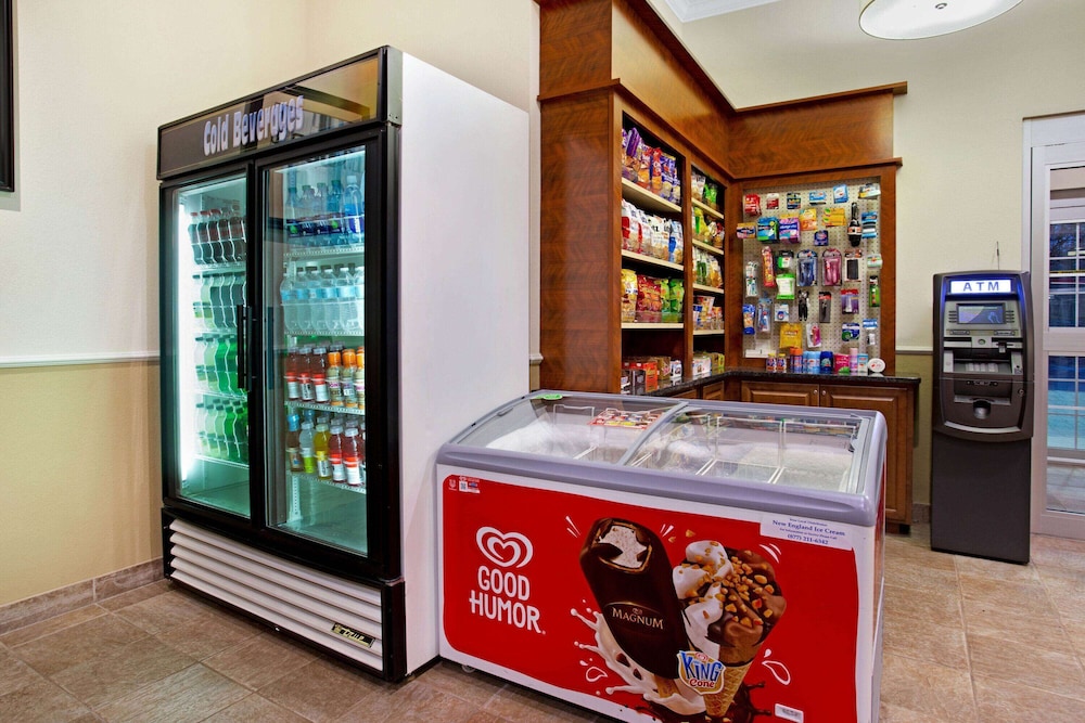 la quinta inn and suites by wyndham stonington mystic area