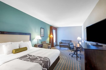 la quinta inn and suites by wyndham stonington mystic area