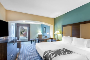 la quinta inn and suites by wyndham stonington mystic area