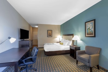 la quinta inn and suites by wyndham stonington mystic area