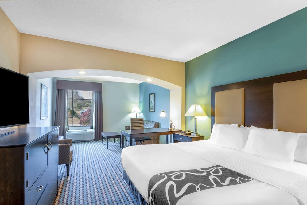 la quinta inn and suites by wyndham stonington mystic area