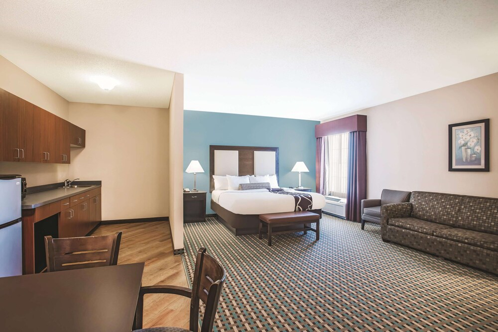 la quinta inn and suites by wyndham stonington mystic area