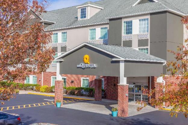 La Quinta Inn & Suites By Wyndham Stonington-Mystic Area